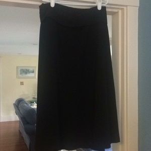 Lands End Versatile black flow-y skirt